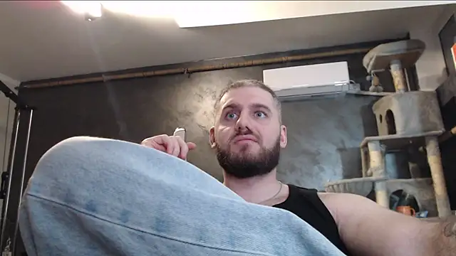 ErickBloom live sex cam