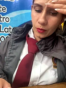 Alysson-- live sex cam