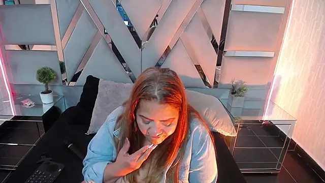 MonzerratBoyer live sex cam