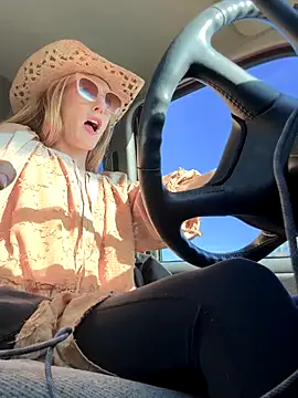 GoldenFlameGoddess live sex cam