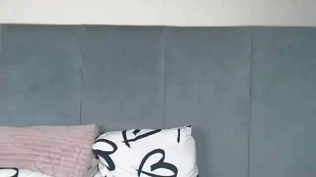 Jah-Queen live sex cam