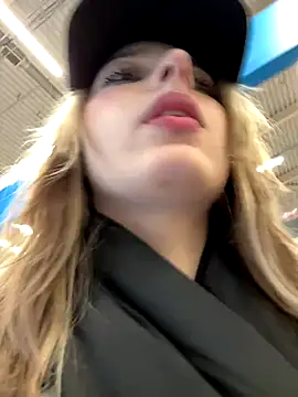 LoraaDoll live sex cam