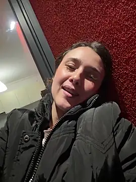 MayaVonDe live sex cam