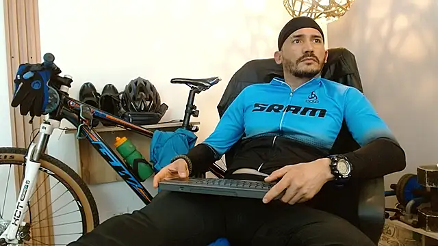 Reiko_85_ live sex cam