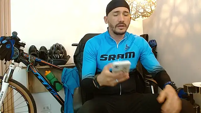 Reiko_85_ live sex cam