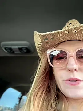 GoldenFlameGoddess live sex cam