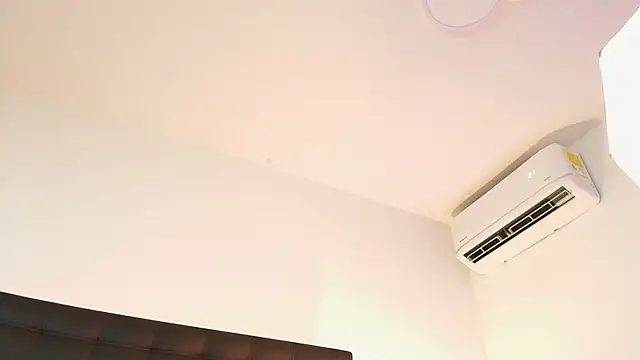 MOLLYWOODD live sex cam