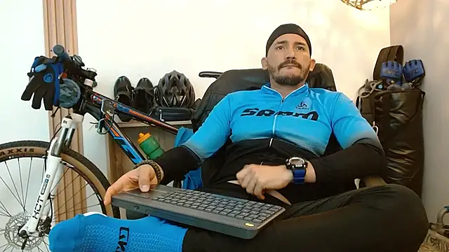 Reiko_85_ live sex cam