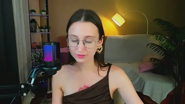 YourLovellyStory live sex cam