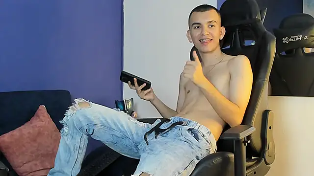 RowanCley live sex cam