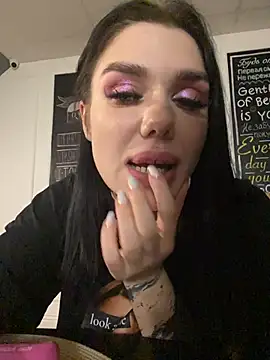 MaeveMoon live sex cam