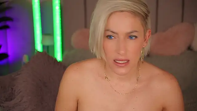 VickySecret96 live sex cam