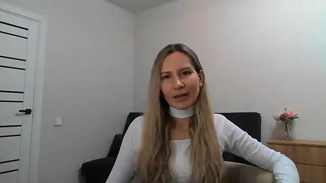 Tavriena live sex cam