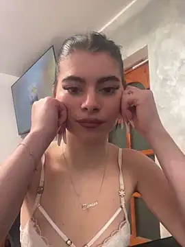 MissHerra2 live sex cam