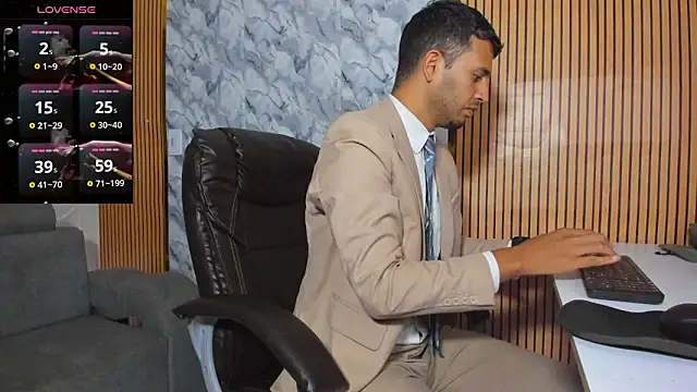 Hideintheoffice live sex cam