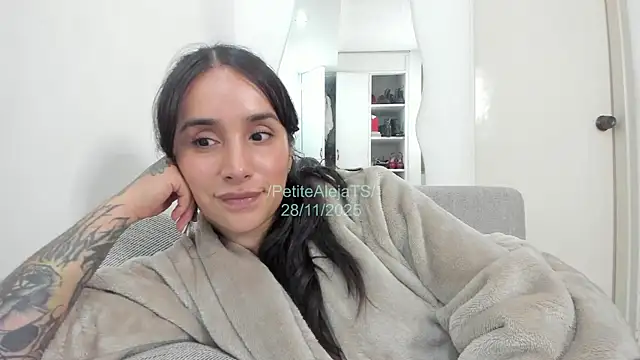 PetiteAlejaTs live sex cam