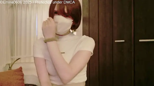 Emilia0606 live sex cam