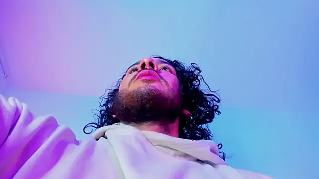 tuyo1995 live sex cam