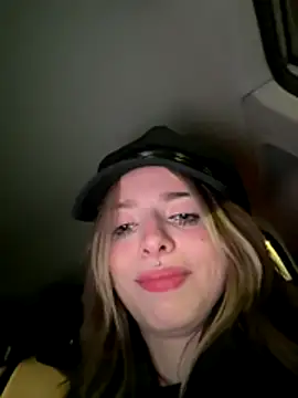 LoraaDoll live sex cam