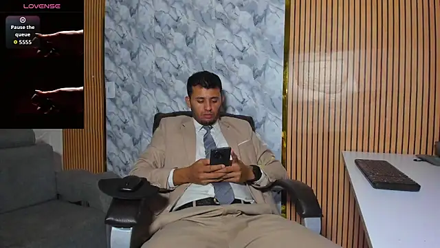 Hideintheoffice live sex cam