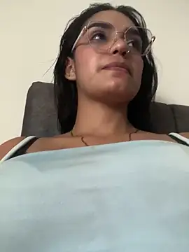 Sara-77 live sex cam