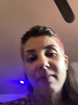 Izy_cute_ live sex cam