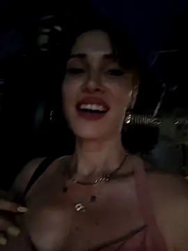 Irresistible24 live sex cam