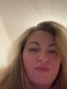 Amelia-Diamond live sex cam