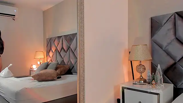 Luisa0110 live sex cam