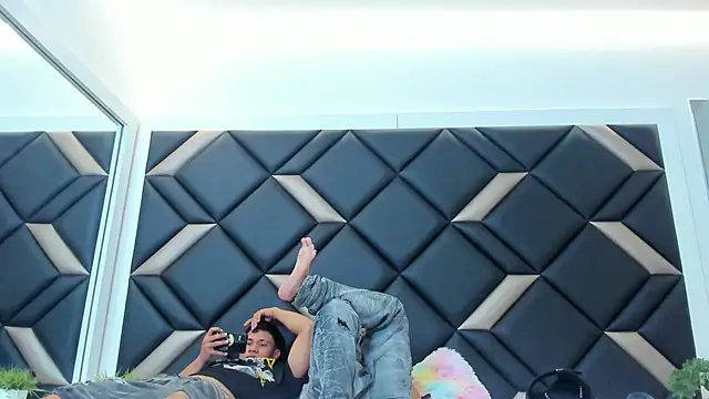 Hot_Threesomee live sex cam