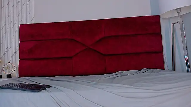 sara_saenz99 live sex cam