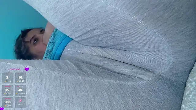 Victoria7777 live sex cam