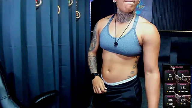 ZhoeStrong live sex cam