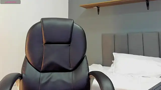 bellaadams35 live sex cam