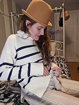 YourFavCanadianMILF live sex cam