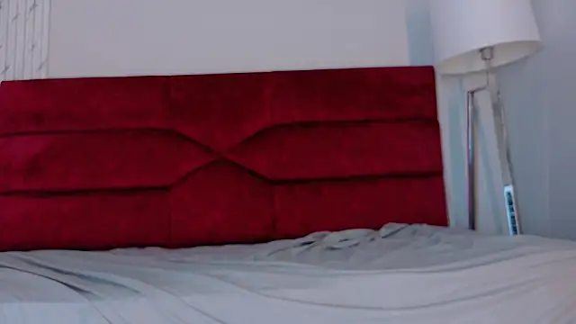 sara_saenz99 live sex cam