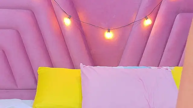 Beautifulskinny18 live sex cam