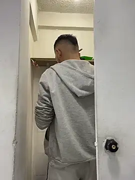 JuanZapata33 live sex cam