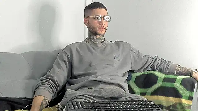 _jamesleandros1 live sex cam