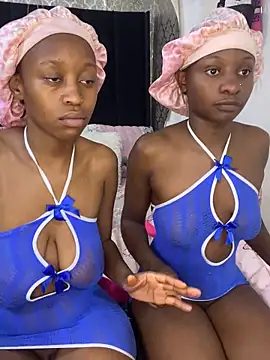 SexyPetitex25 live sex cam