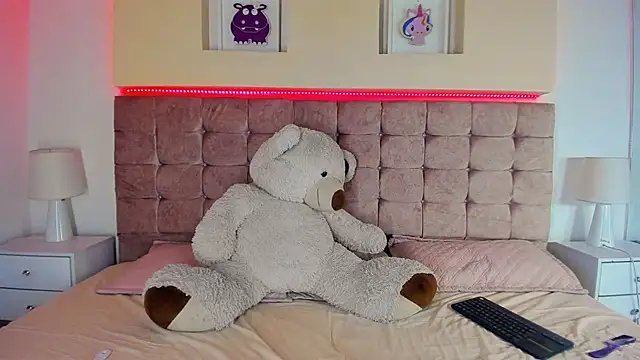 Naya_Velvet live sex cam