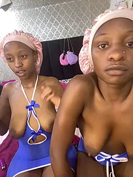 LonelyQueenxx25 live sex cam