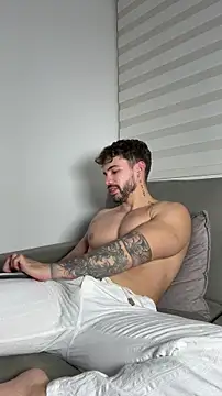 Valenthino_Salvatore live sex cam