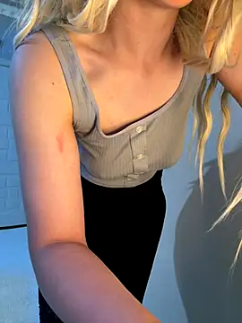 Manolya3434 live sex cam