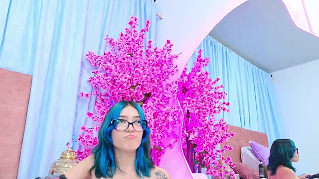 AlliciaKim live sex cam