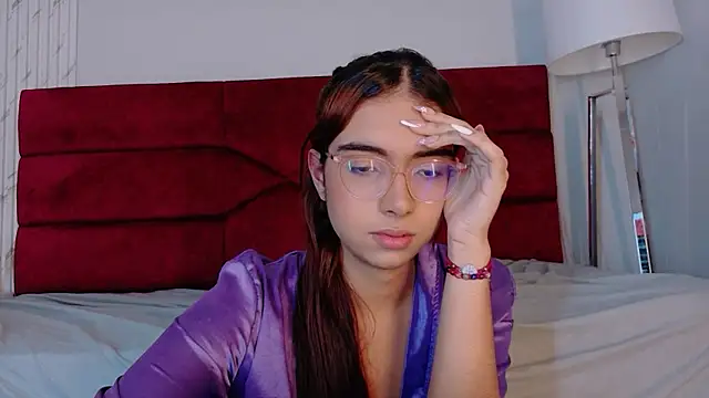 sara_saenz99 live sex cam