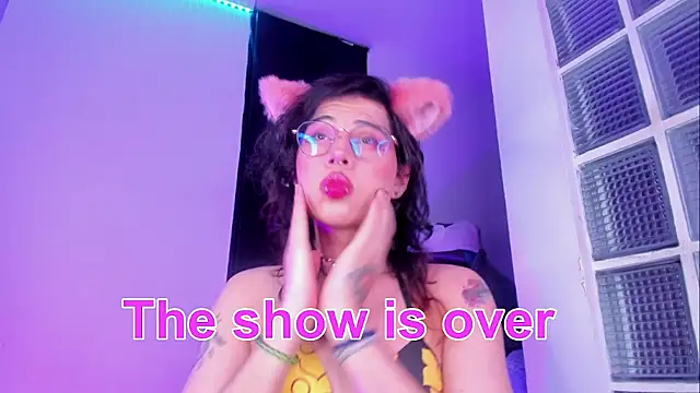 Sweet-SharoKitty live sex cam