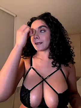 Curlyierr live sex cam
