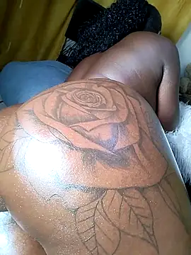 Hugemassivebootie live sex cam