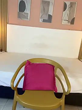 ZaraFoxx7 live sex cam